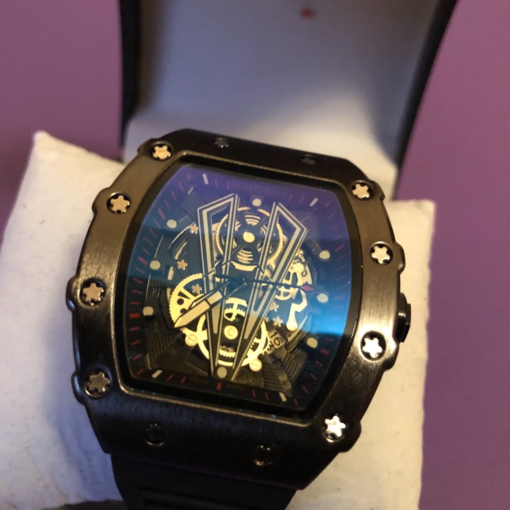 Luxury Watch - Picture 8 of 9